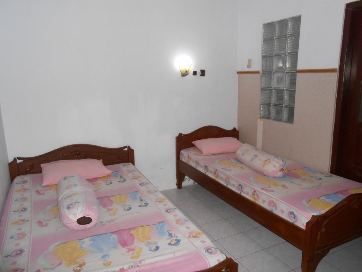 Fortuna Guest House Джокьякарта Экстерьер фото