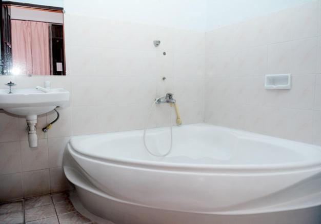 Fortuna Guest House Джокьякарта Экстерьер фото