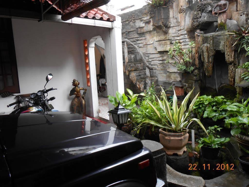 Fortuna Guest House Джокьякарта Экстерьер фото